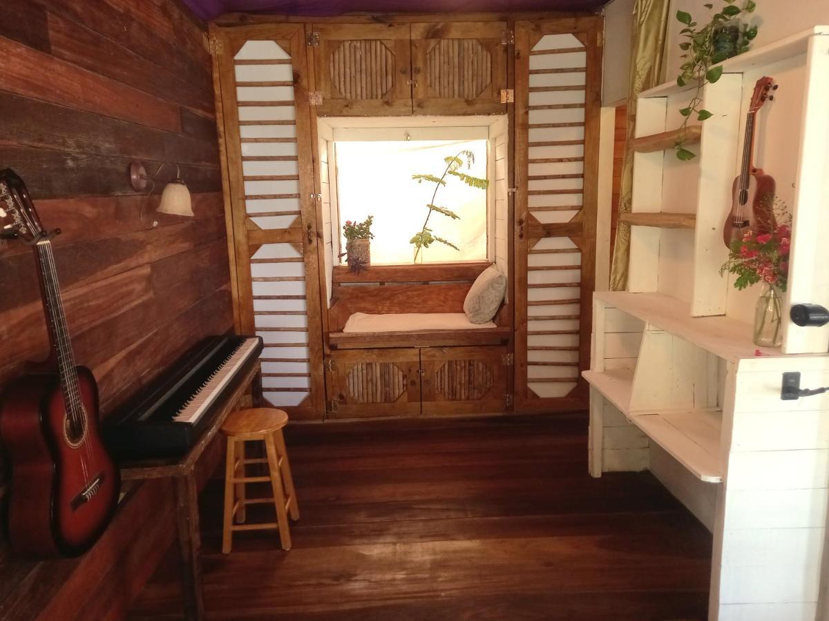 Casa Lumiere Lägenhet Bocas del Toro Exteriör bild